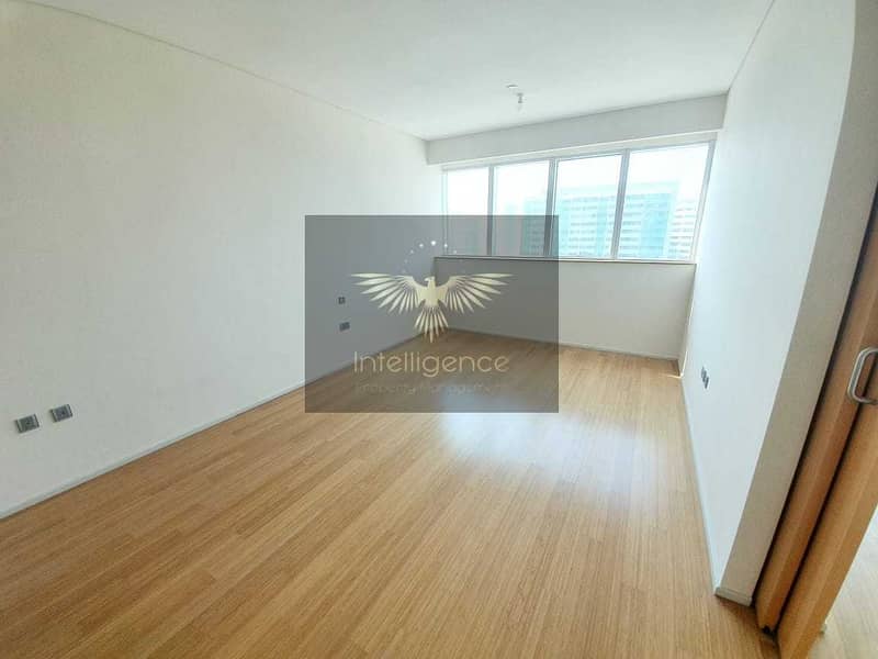 4 Cozy Well Maintained Apartment with Balcony