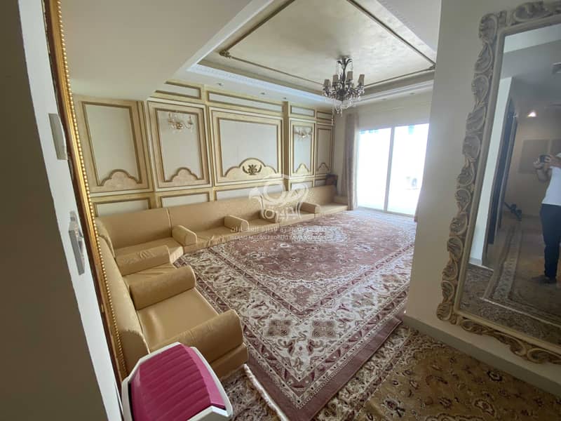 Private Pool | Luxurious Villa for Sale Private Pool | Luxurious Villa for Sale