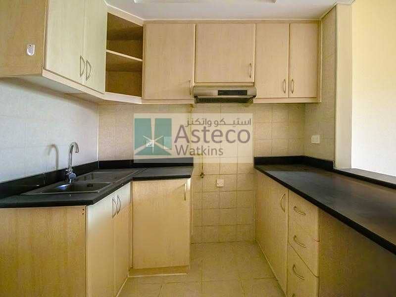 5 Studio with Closed Kitchen & Balcony