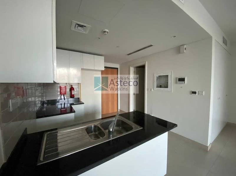 3 Next to Burjuman Mall well maintained apartment