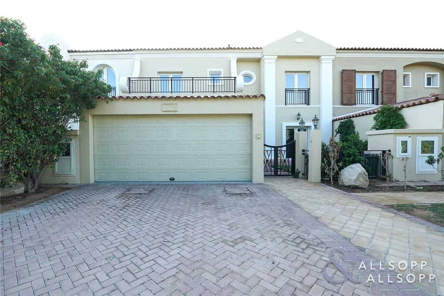 Exclusive Townhouse | Opposite Pool | 4Bed