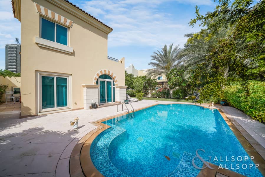 16 Four Bed C3 | Private Pool | Great Location