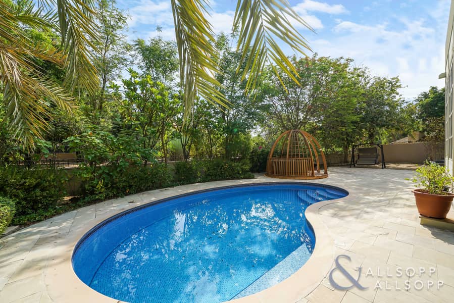 10 Upgraded 3 Bed | Private Pool | Park view