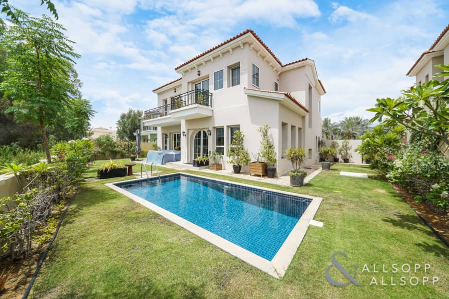 EXCLUSIVE | Fully Upgraded | 4 Bedrooms