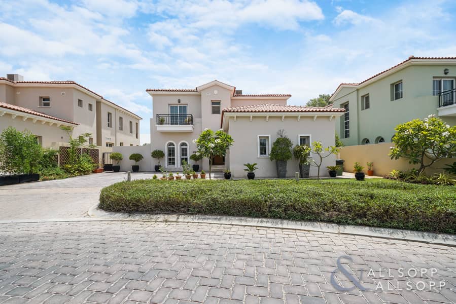 10 EXCLUSIVE | Fully Upgraded | 4 Bedrooms