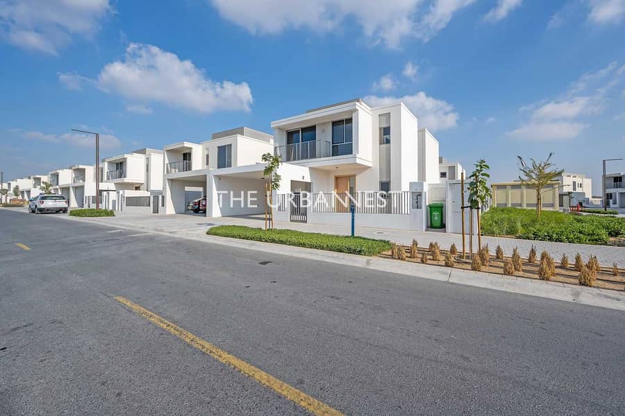 Huge Corner Plot | Large 4 bedroom | Biggest Plot Huge Corner Plot | Large 4 bedroom | Biggest Plot