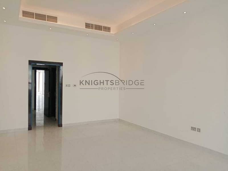 6 Brand New: Commercial villa on Jumewirah Road