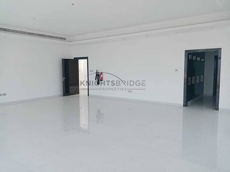 11 Brand New: Commercial villa on Jumewirah Road