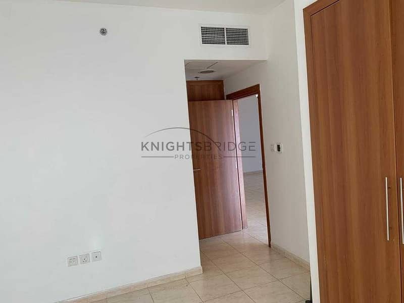 8 Vacant:  2 BR| Only 575k | SkyCourts Dubai