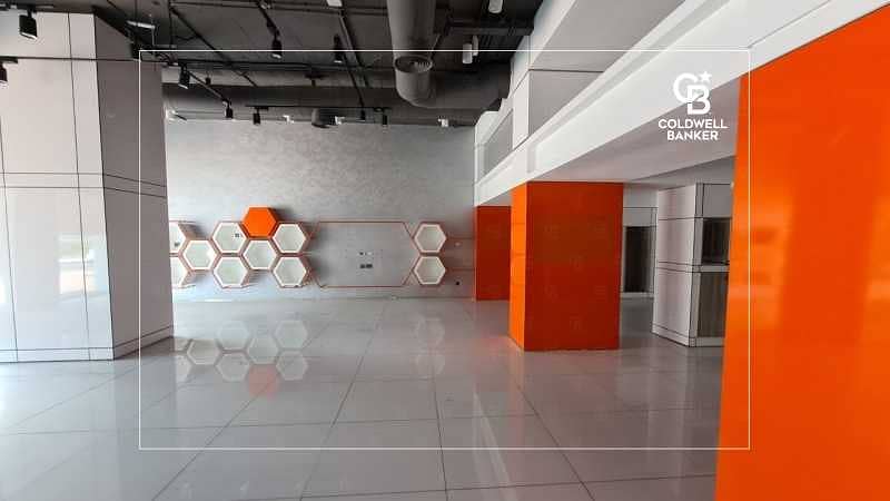 5 Fitted Showroom on Sheikh Zayed Road| | Near Metro