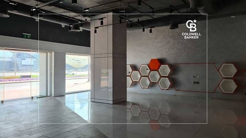 7 Fitted Showroom on Sheikh Zayed Road| | Near Metro
