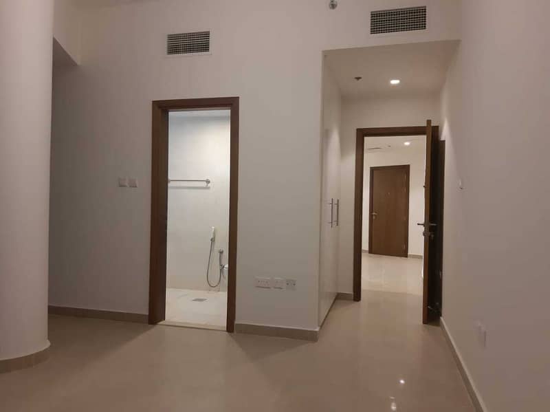 BRAND NEW 1BHK WITH CLOSED KITCHEN WARDROBES IN 24K