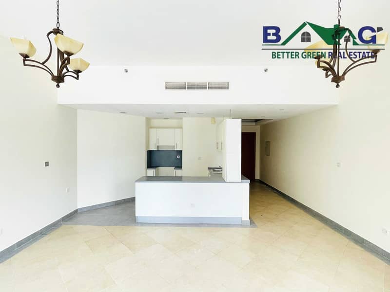 Chiller Free Studio / Front Of Metro / Vacant / Open View / Bright Chiller Free Studio / Front Of Metro / Vacant / Open View / Bright