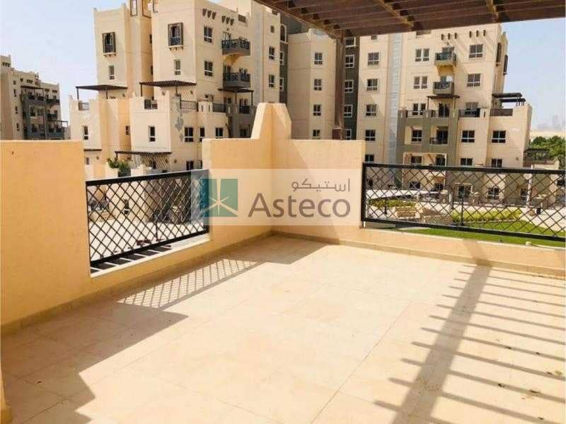 Closed Kitchen with Terrace | Huge Layout Closed Kitchen with Terrace | Huge Layout