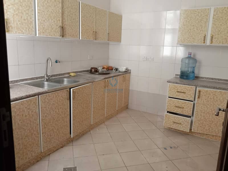6 2bhk flat for rent in mutawa near to Etisalat bulding