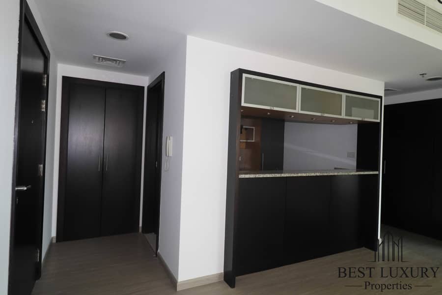 5 Upgraded|Well maintained|Bright Apartment