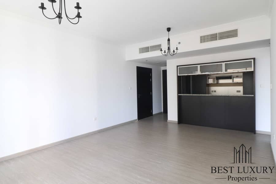 7 Upgraded|Well maintained|Bright Apartment
