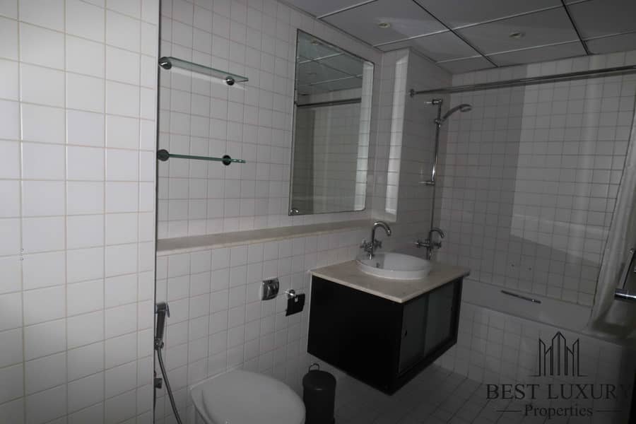 9 Upgraded|Well maintained|Bright Apartment