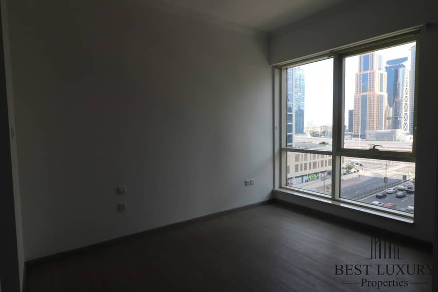 10 Upgraded|Well maintained|Bright Apartment