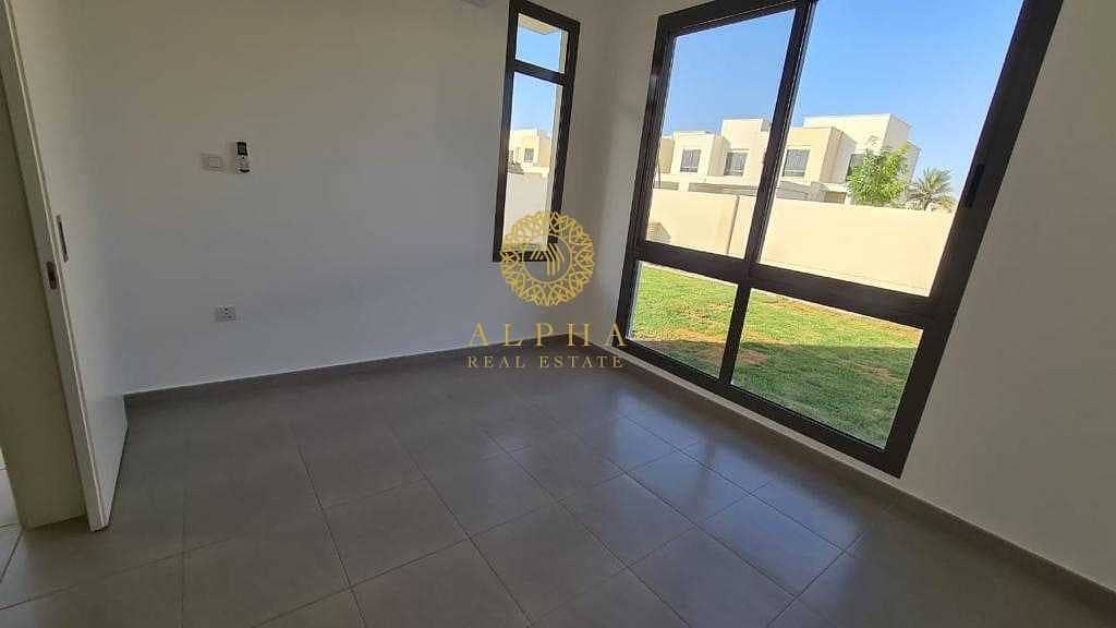 8 4 Bedroom + Maids | Landscaped | Close to Pool and Park