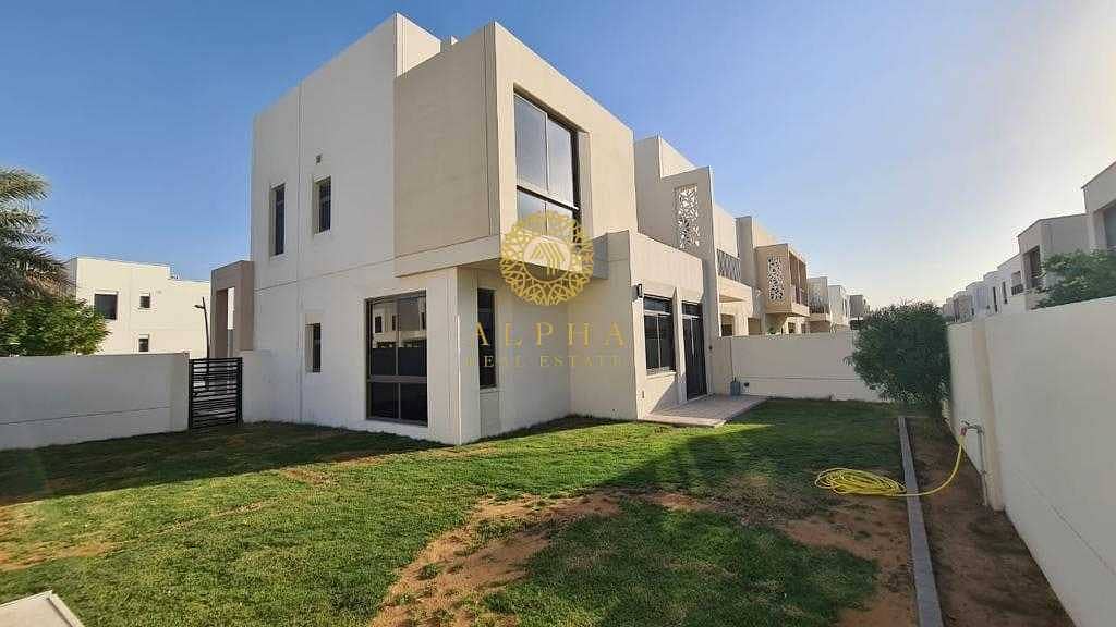 17 4 Bedroom + Maids | Landscaped | Close to Pool and Park