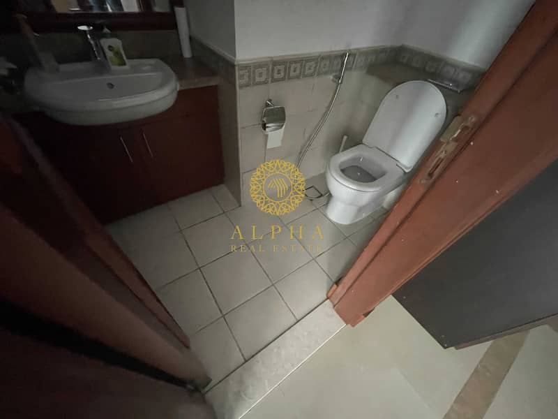 3 Vacant | Golden Mile 8 | Mid Floor | 2 Bed + Maids