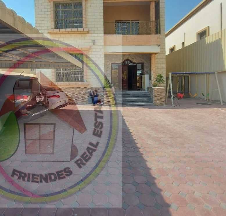 For sale villa in good condition with electricity, water and air conditioners, excellent location, close to the main street and opposite the mosque of