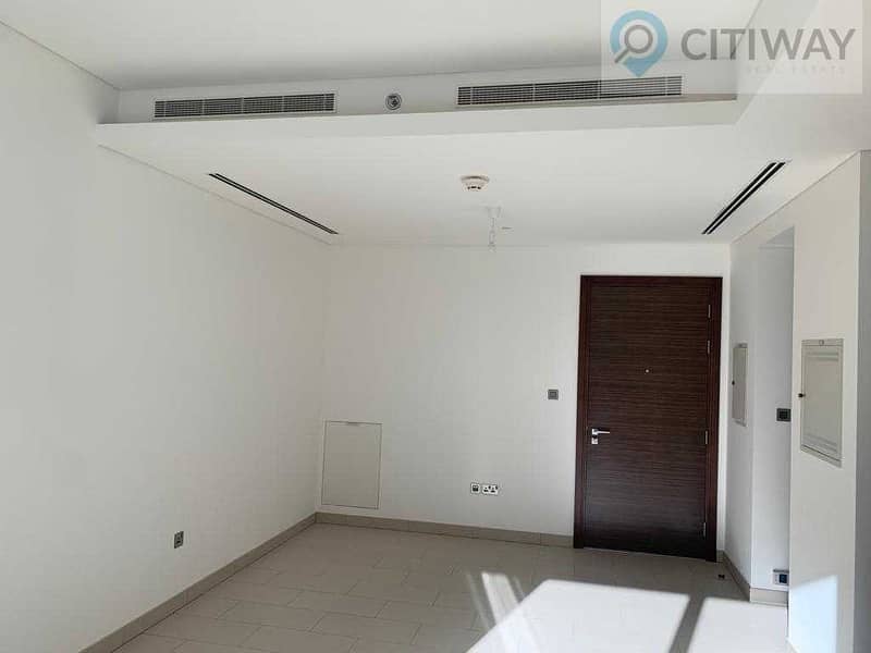 Brand new studio apartment with fully equipped kitchen