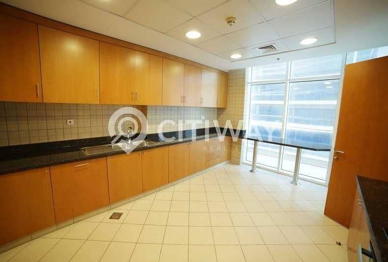 7 Well- maintained apt. | Stunning Sea and Burj view