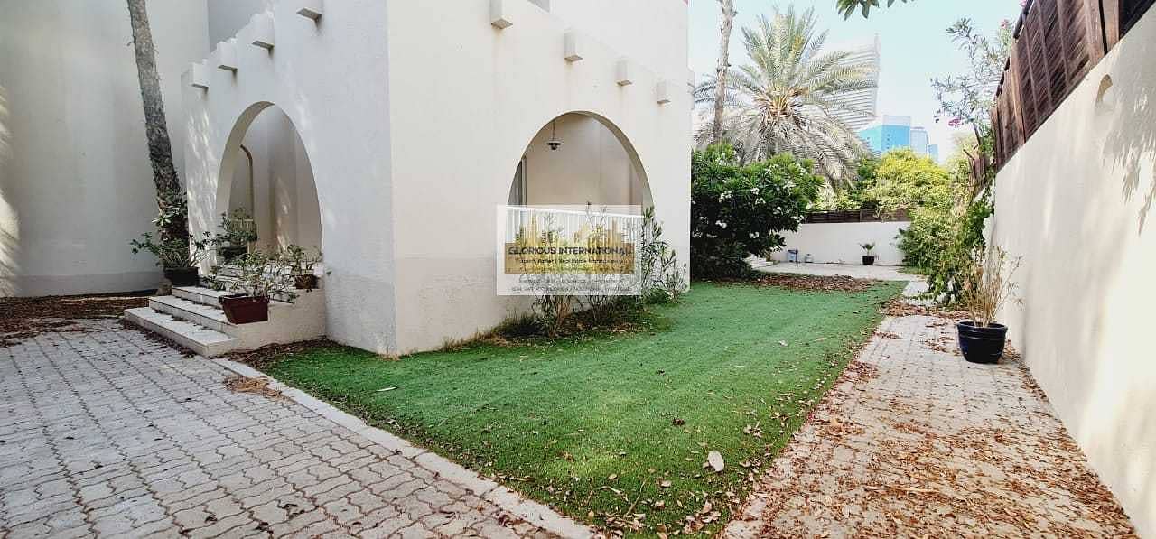 Modern Villa! 5 Master's RM w/ Driver RM and Garden! Modern Villa! 5 Master's RM w/ Driver RM and Garden!