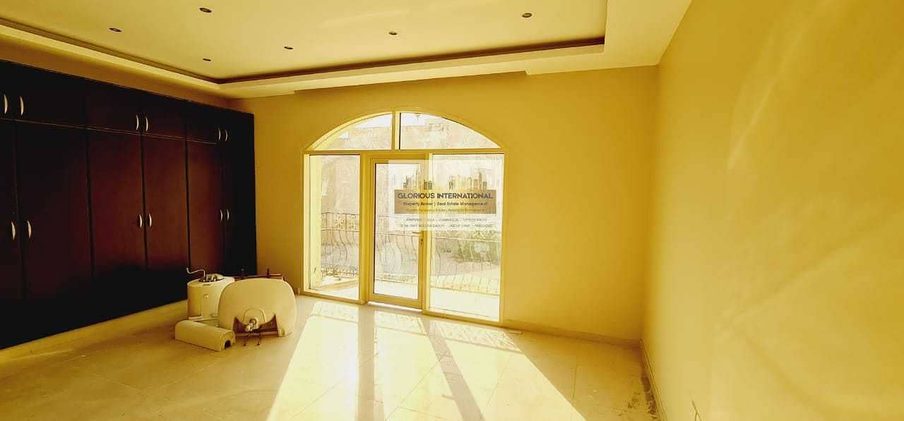 12 Prime Location! 8BHK Villa w/ 9 Car Parking