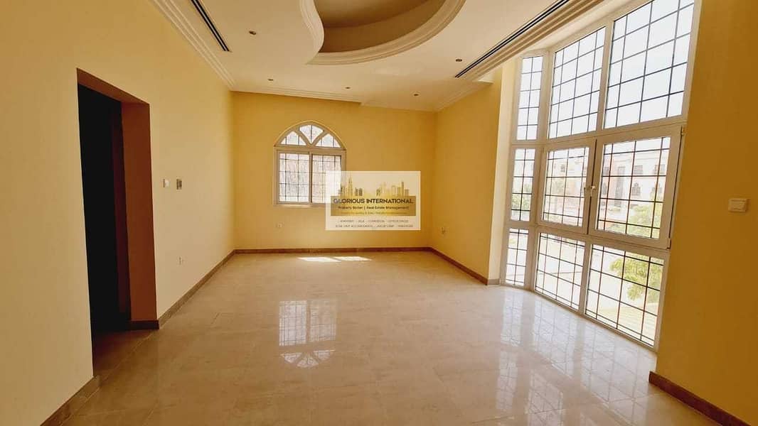 21 Prime Location! 8BHK Villa w/ 9 Car Parking