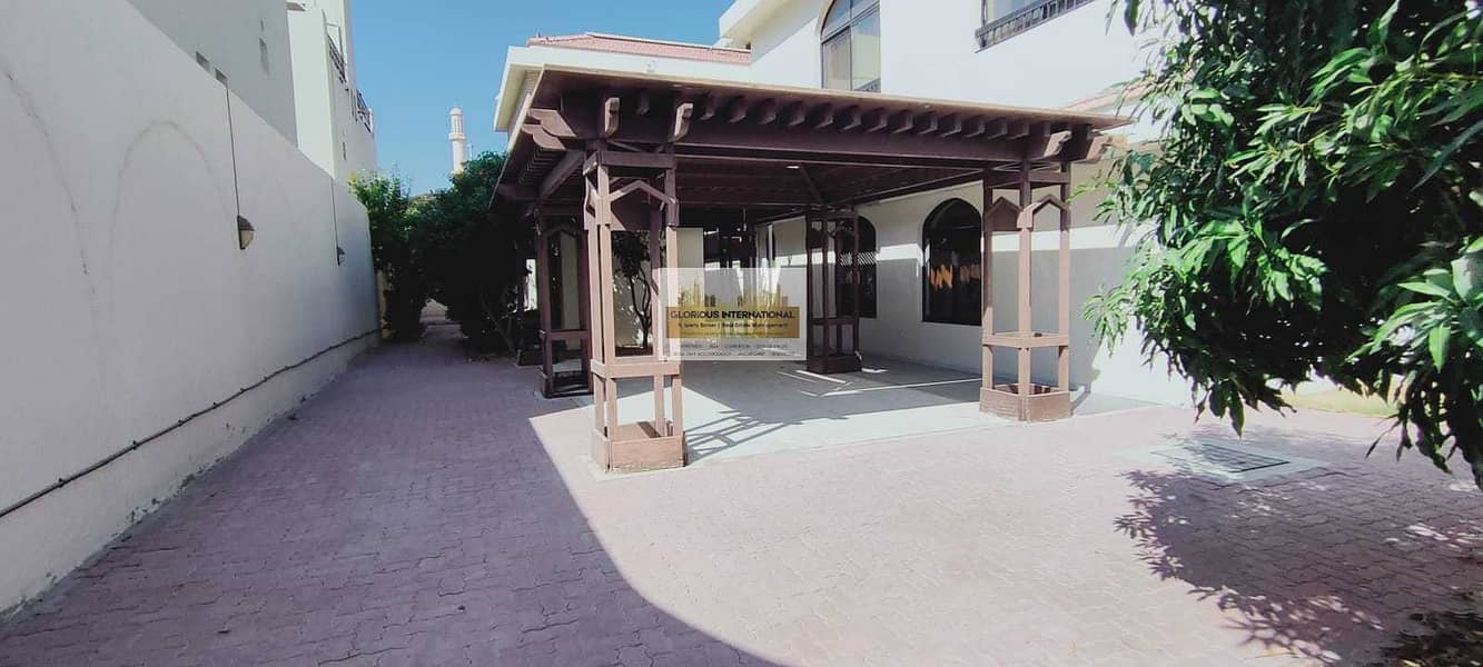 27 Royal Villa! 9 BHK villa in Corniche Khalidiya