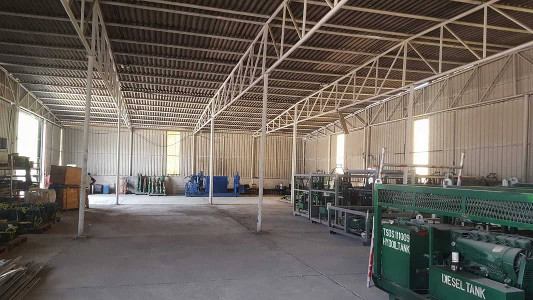 6 Open yard with Warehouse for rent in Al quoz