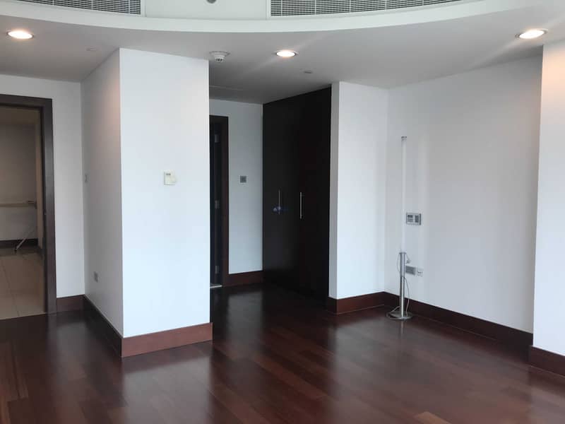 4 2Br Apartment for  Rent in Trade Centre