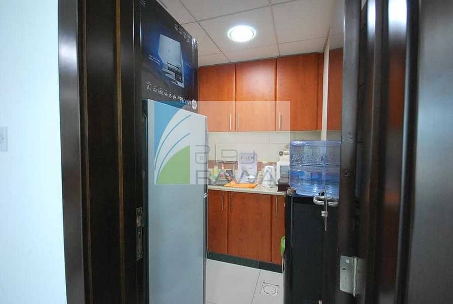 7 Close to Metro! Fitted Office with Partitions