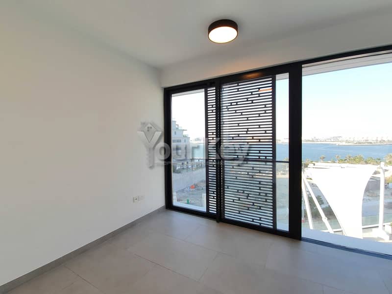 8 Elegant & Spacious brand new Sea view