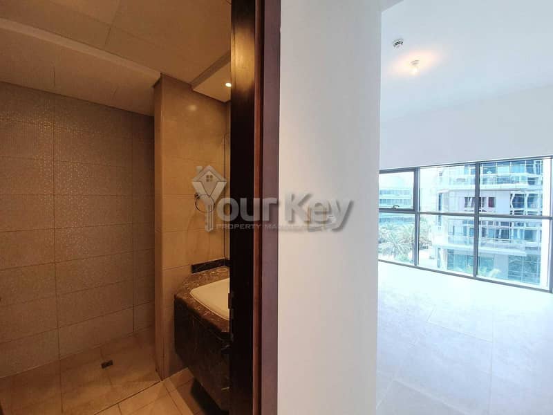 11 Grand Luxury 2BR+M | Partial Marina View