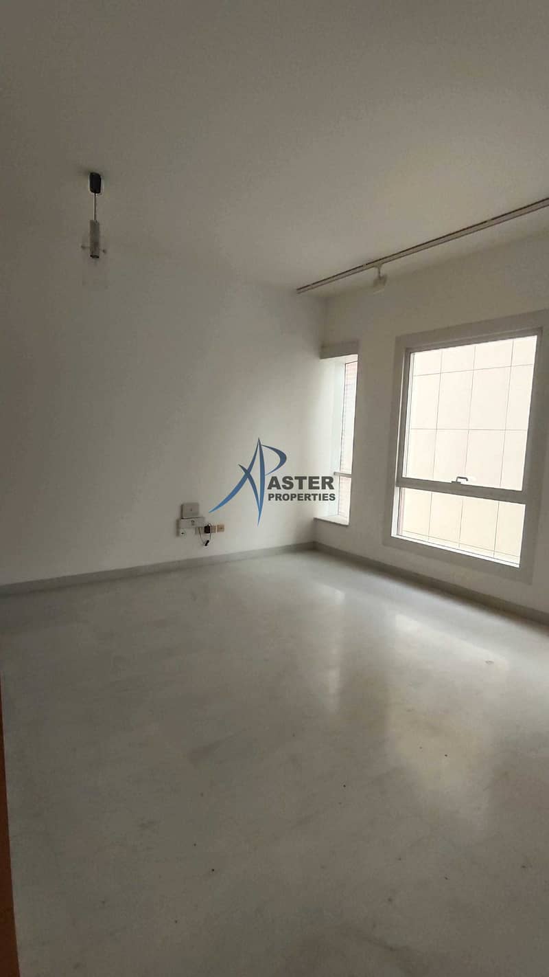 4 Neat and Clean Flat with Parking near WTC