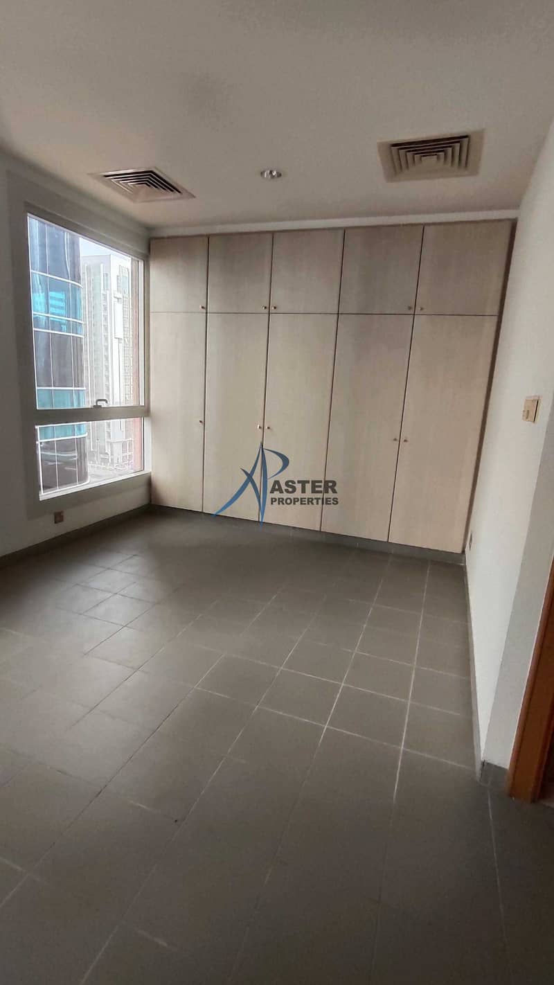 8 Neat and Clean Flat with Parking near WTC