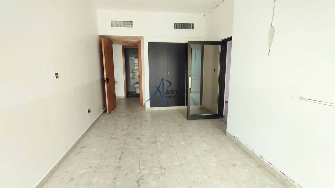 5 4 Bedroom Apartments  + maid roomfor Rent in Baniyas Tower Corniche Road Abu Dhabi