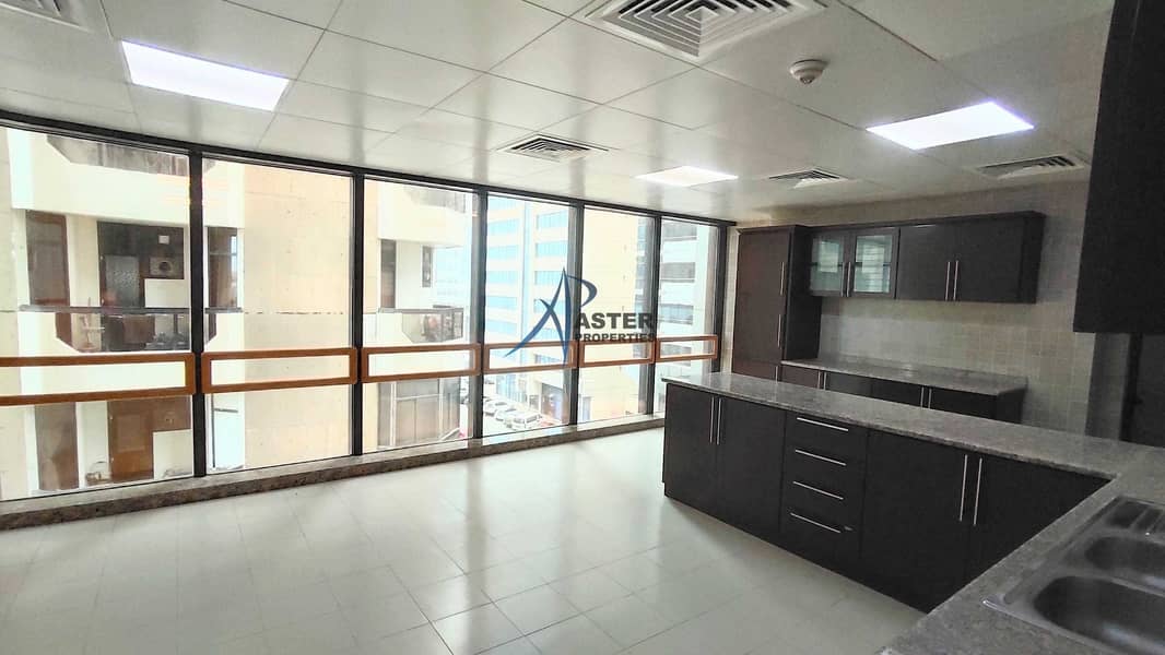 17 4 Bedroom Apartments  + maid roomfor Rent in Baniyas Tower Corniche Road Abu Dhabi