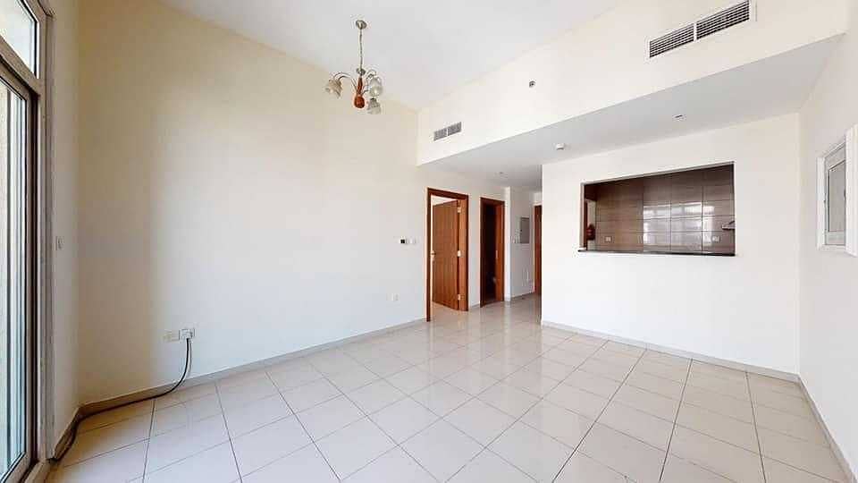 9 Bright 2-br hall with balcony only in 41/4 chks