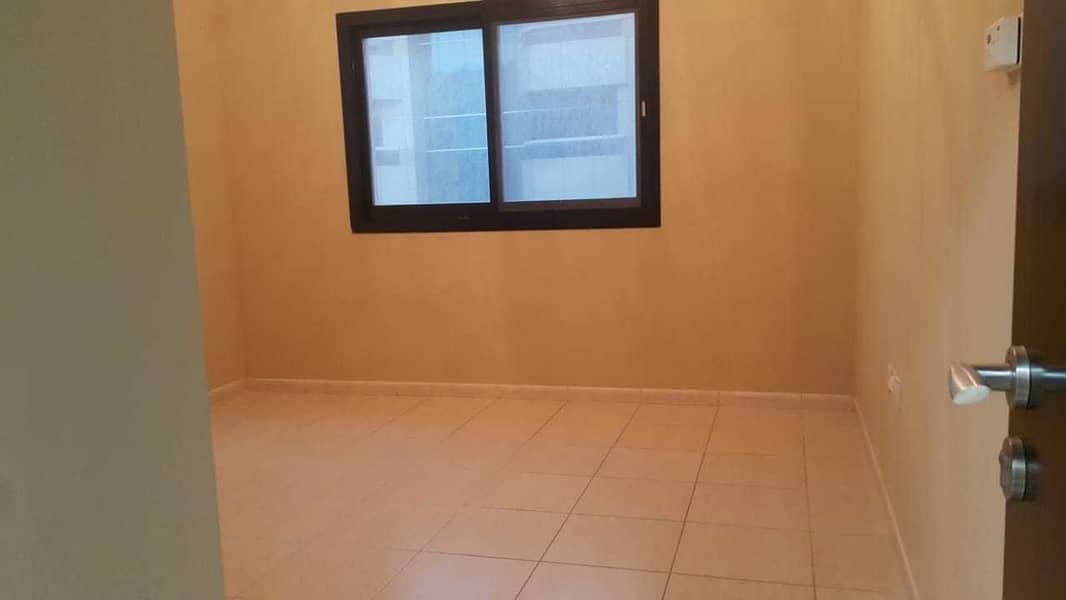 2 Closed kitchen  3-br with balcony only in 68k/4 chks