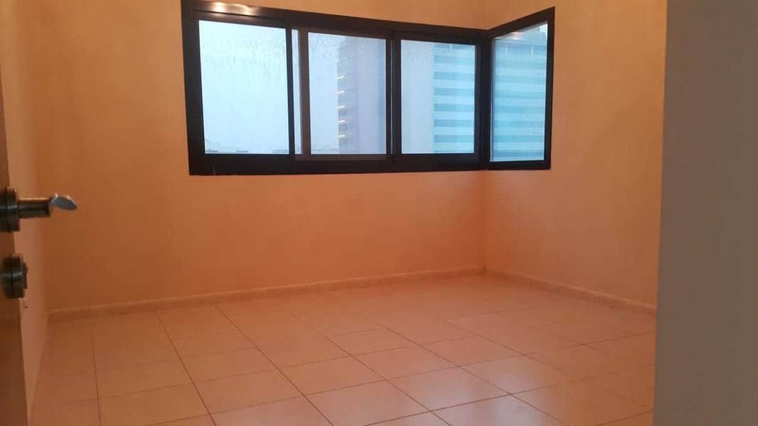 5 Closed kitchen  3-br with balcony only in 68k/4 chks