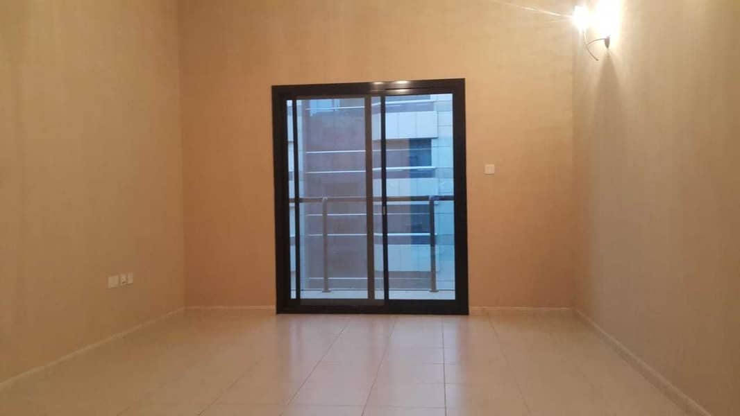 6 Closed kitchen  3-br with balcony only in 68k/4 chks