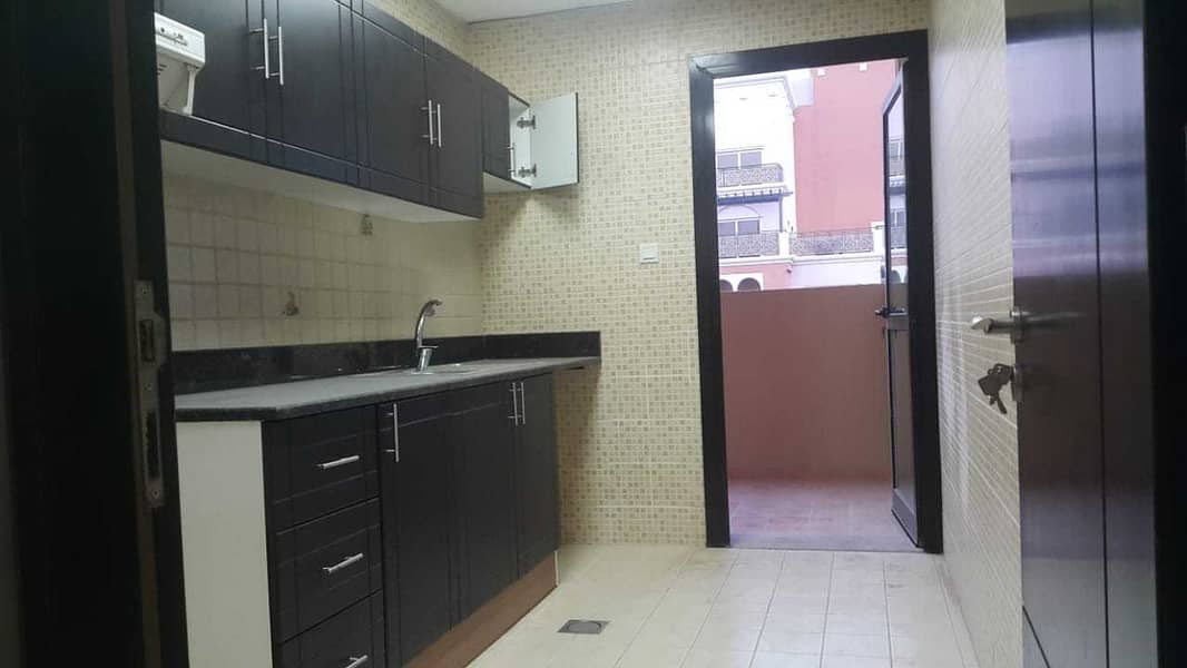 8 Closed kitchen  3-br with balcony only in 68k/4 chks