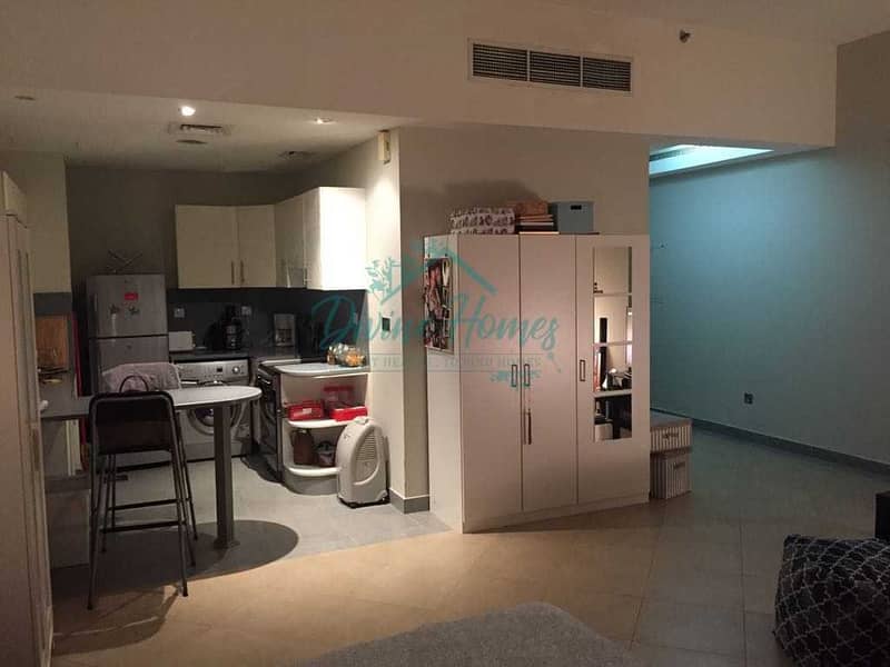 6 Large Studio apartment | Chiller Free | 2 min away from Metro station
