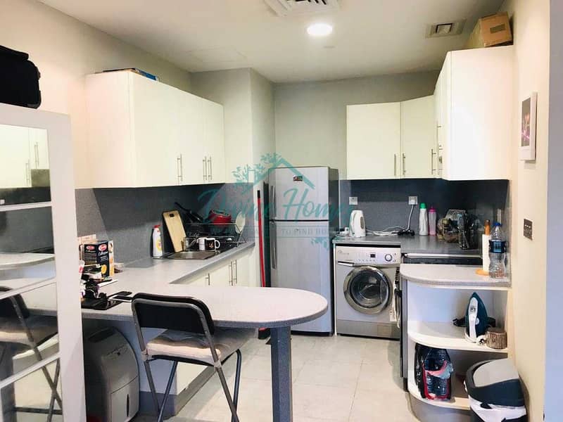10 Large Studio apartment | Chiller Free | 2 min away from Metro station