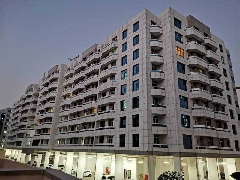 Bright 1-br with balcony 830 sqft avail only in 26/4 chks